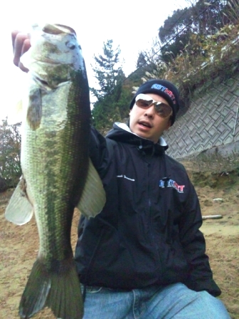 オカッパリでスレバス釣れる.jpg