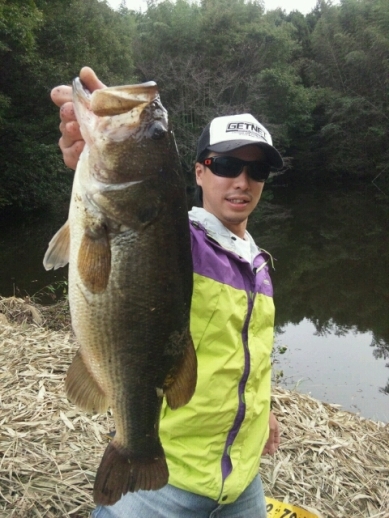 野池でデカバス.jpg